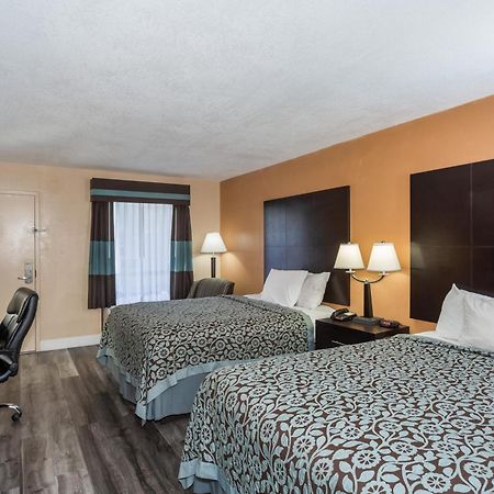 Days Inn By Wyndham Sarasota Bay Extérieur photo