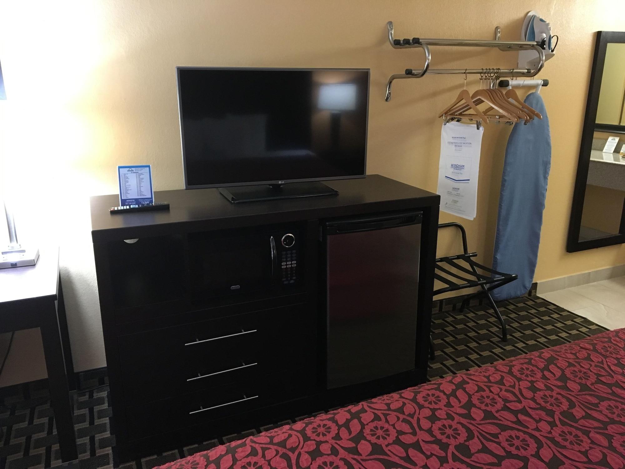 Days Inn By Wyndham Sarasota Bay Extérieur photo