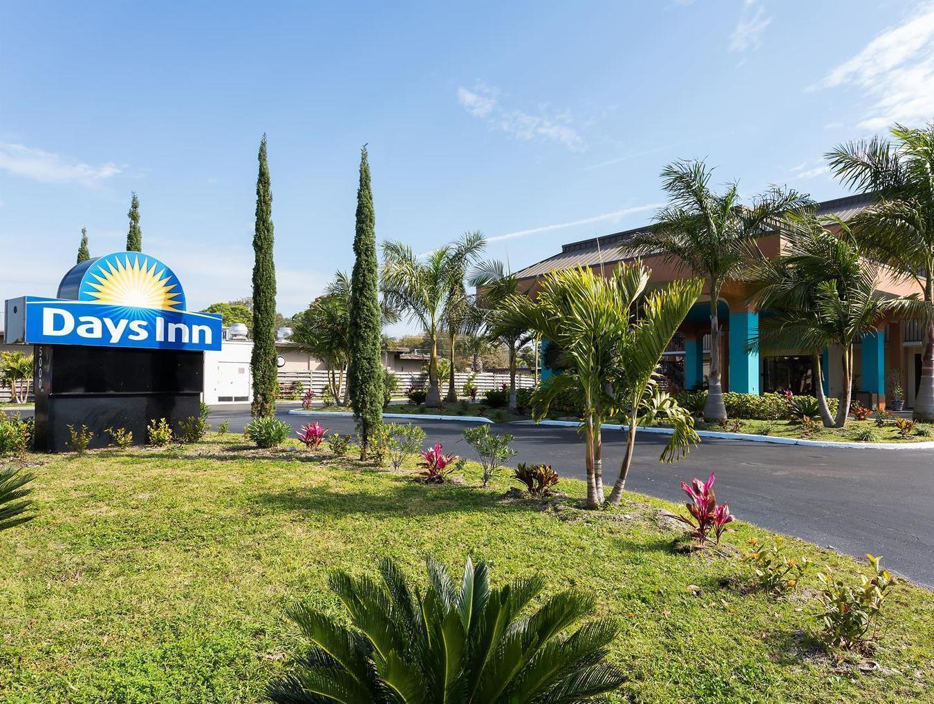 Days Inn By Wyndham Sarasota Bay Extérieur photo