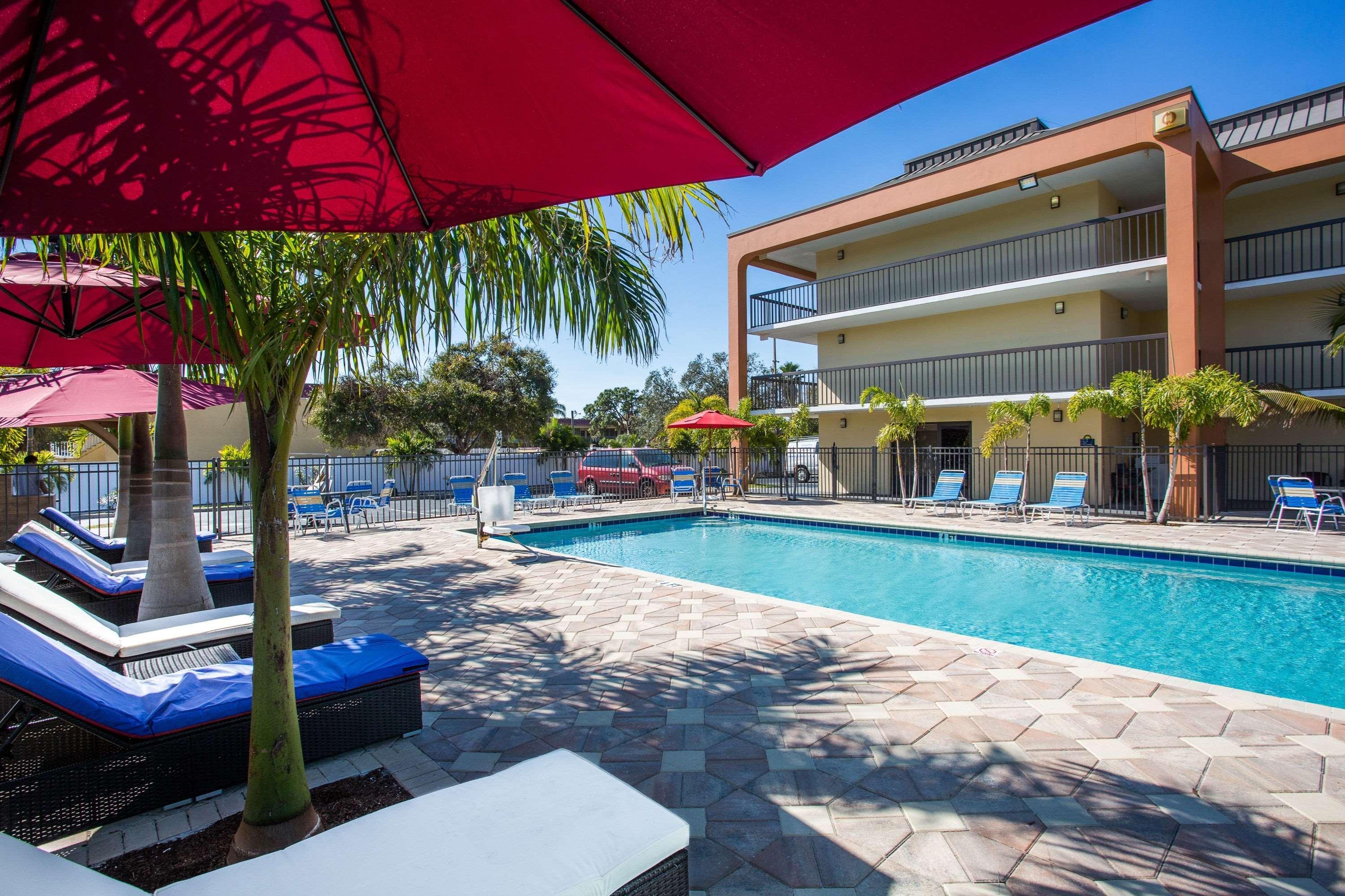 Days Inn By Wyndham Sarasota Bay Extérieur photo