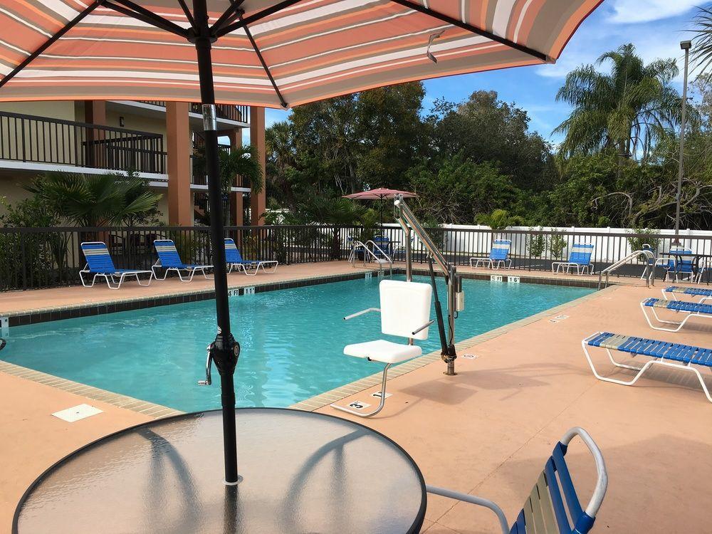 Days Inn By Wyndham Sarasota Bay Extérieur photo