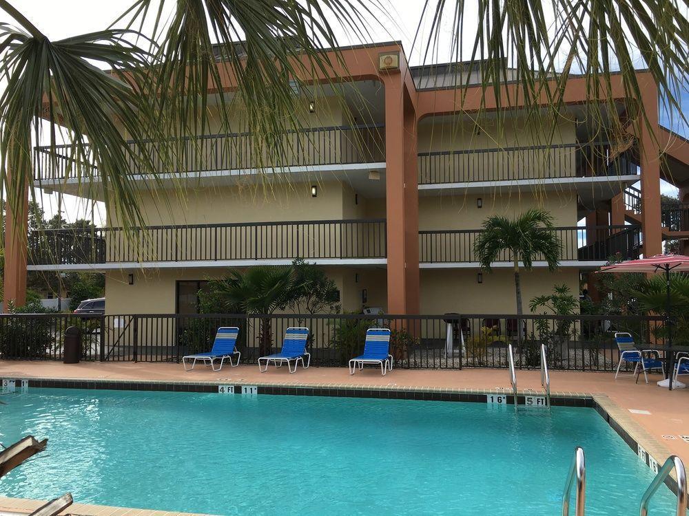 Days Inn By Wyndham Sarasota Bay Extérieur photo