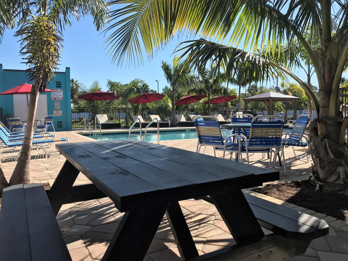 Days Inn By Wyndham Sarasota Bay Extérieur photo