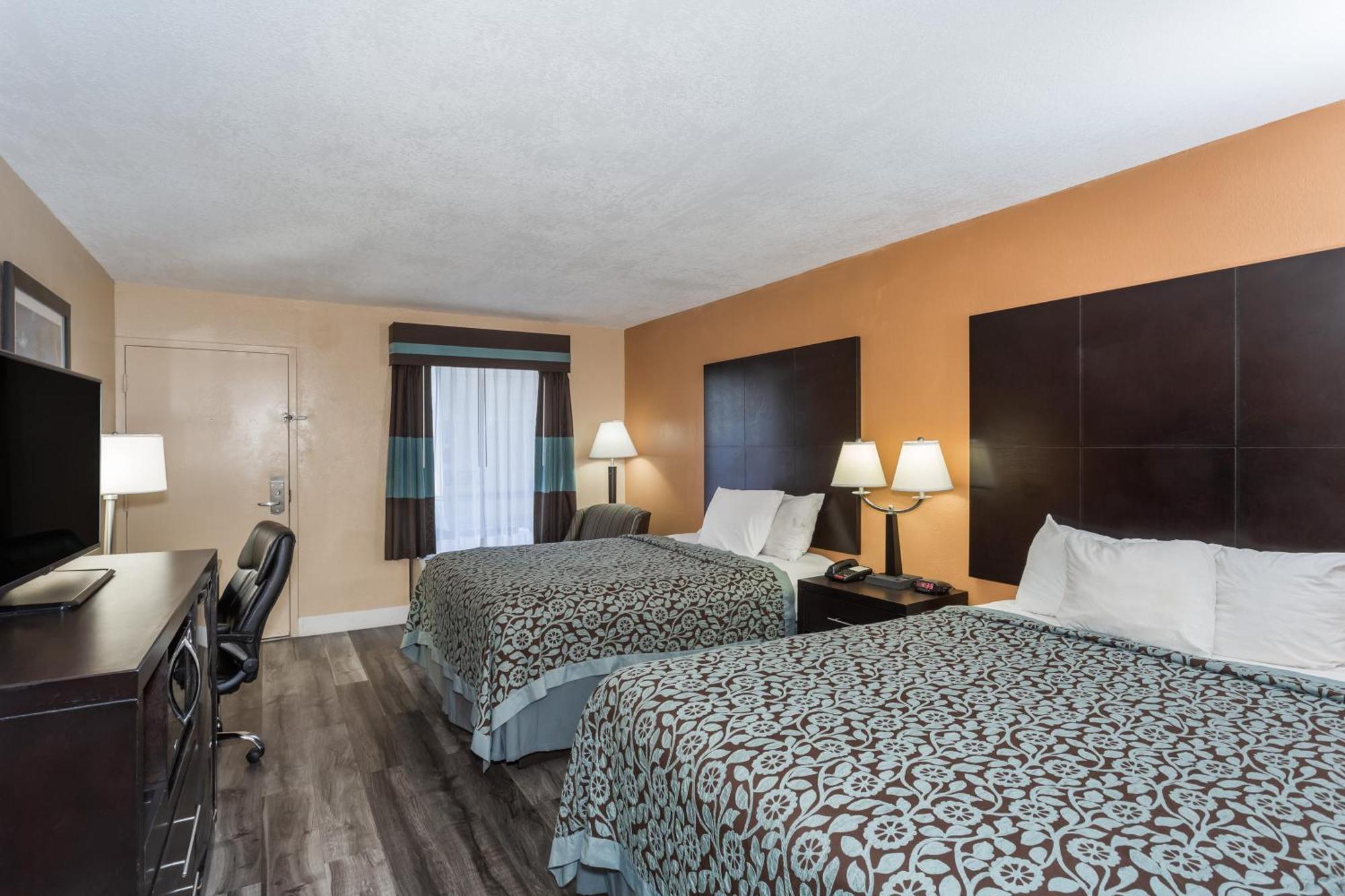 Days Inn By Wyndham Sarasota Bay Extérieur photo
