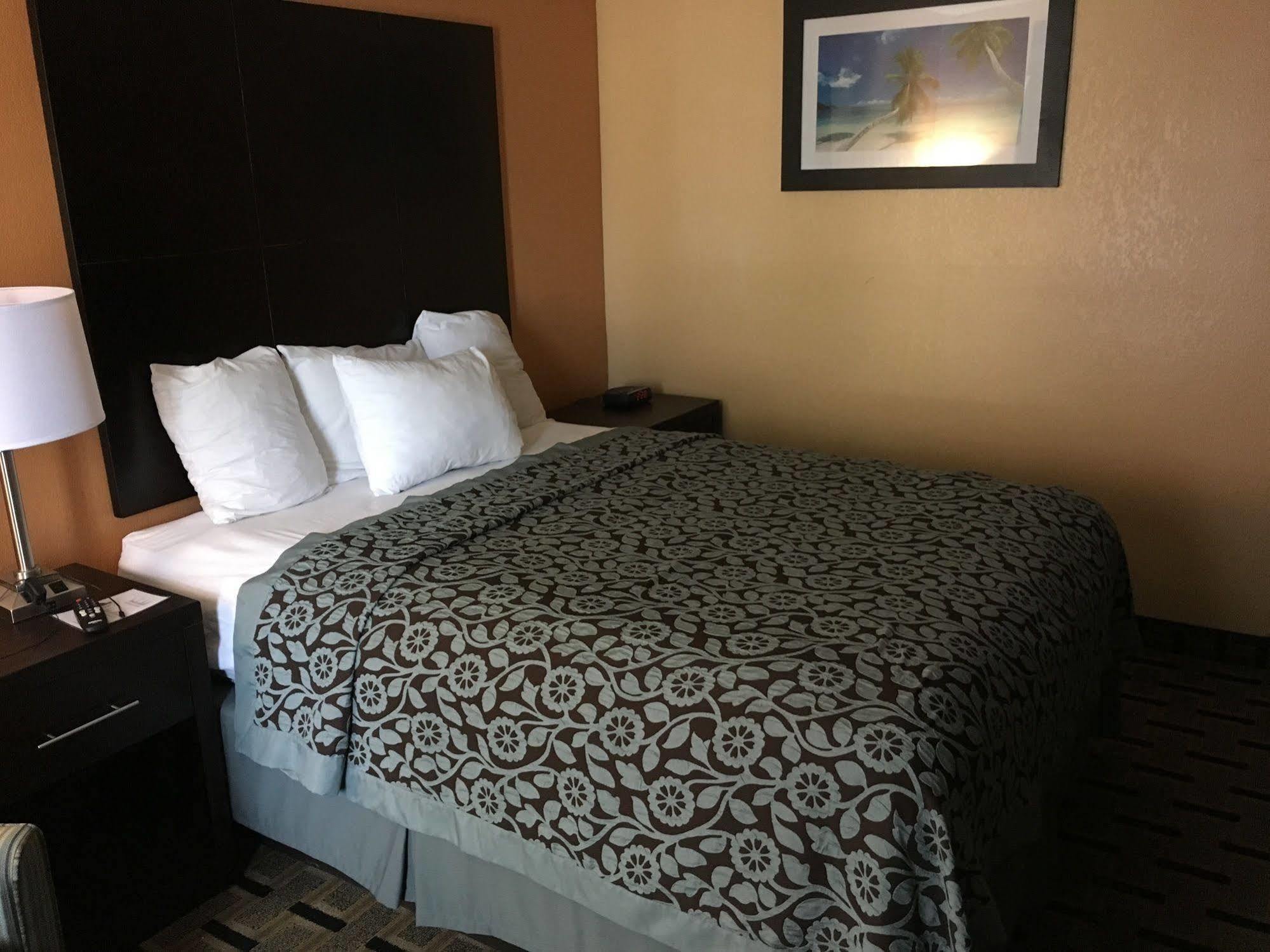 Days Inn By Wyndham Sarasota Bay Extérieur photo