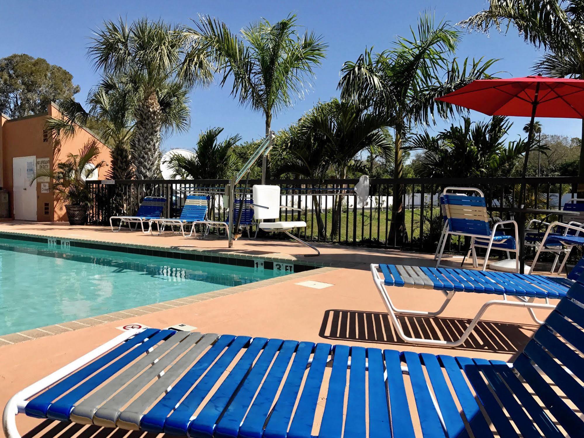 Days Inn By Wyndham Sarasota Bay Extérieur photo