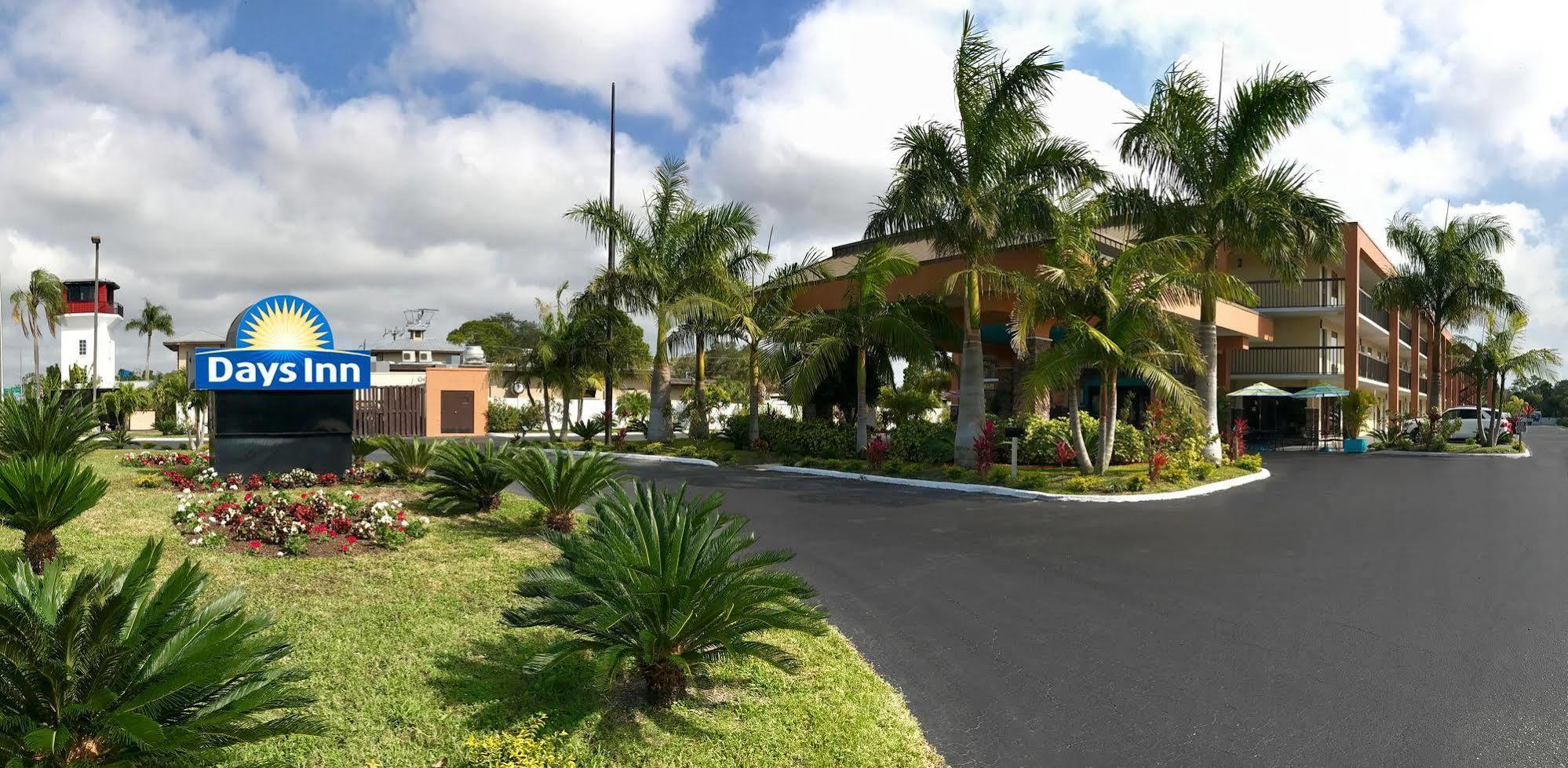 Days Inn By Wyndham Sarasota Bay Extérieur photo