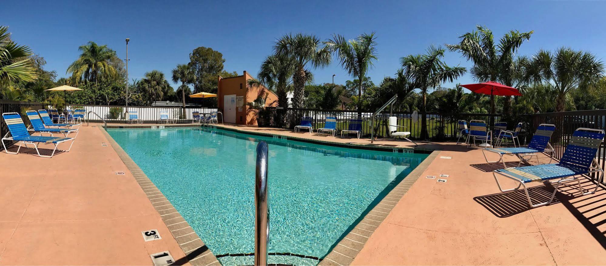 Days Inn By Wyndham Sarasota Bay Extérieur photo