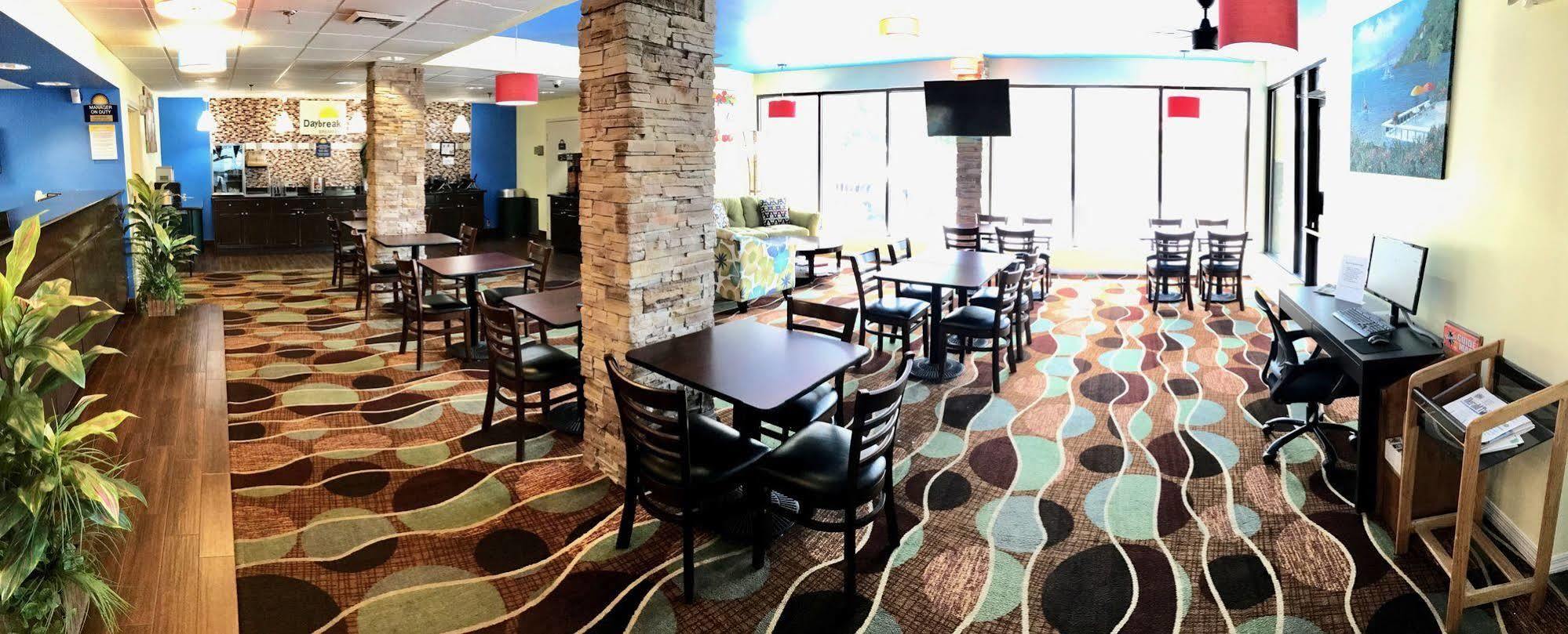 Days Inn By Wyndham Sarasota Bay Extérieur photo