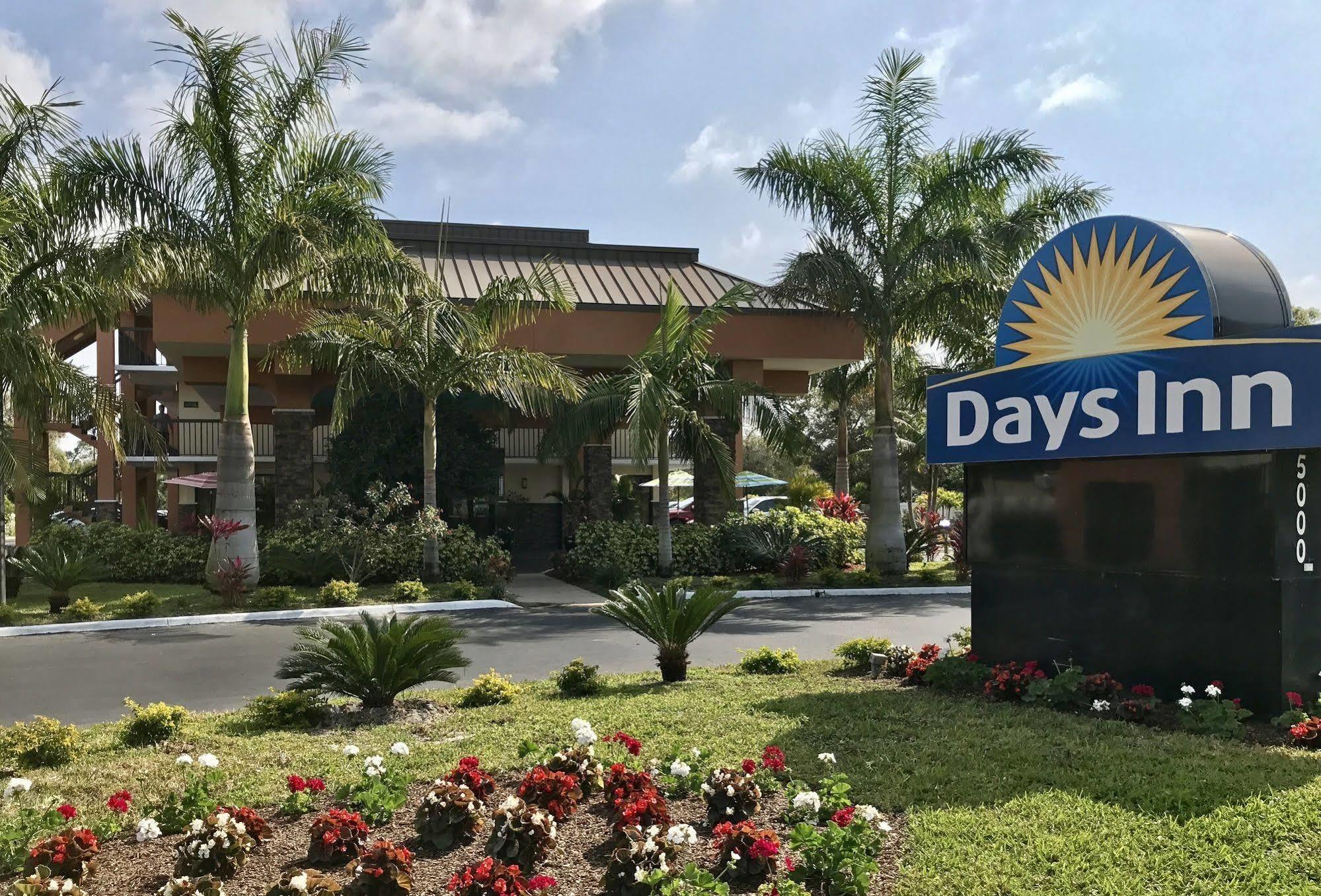 Days Inn By Wyndham Sarasota Bay Extérieur photo